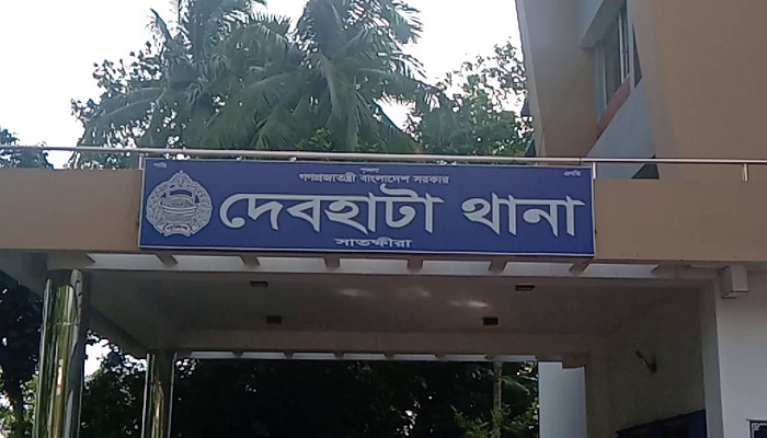 দেবহাটায় ওয়ারেন্টভুক্ত আসামির উৎপাতে আতংকে দিন কাটছে বাদীর