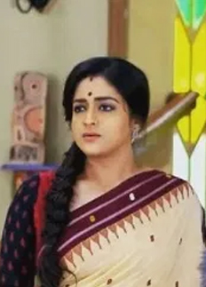 ফেসবুক নিয়ে পুলিশের কাছে ভারতীয় অভিনেত্রী