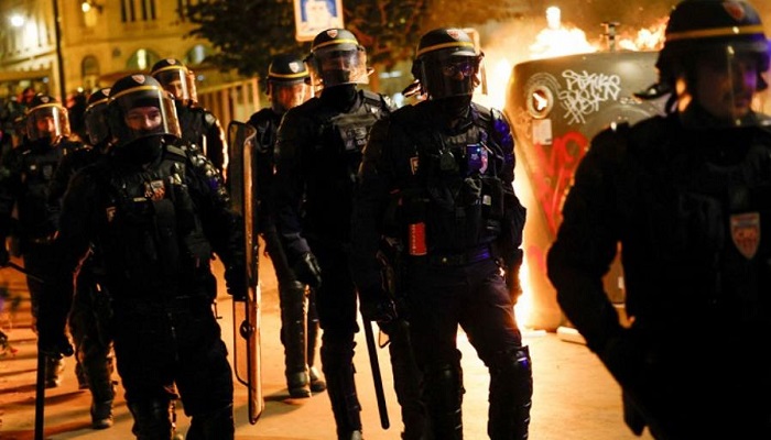 ফ্রান্সে বিক্ষোভ দমনে ৪৫ হাজার পুলিশ