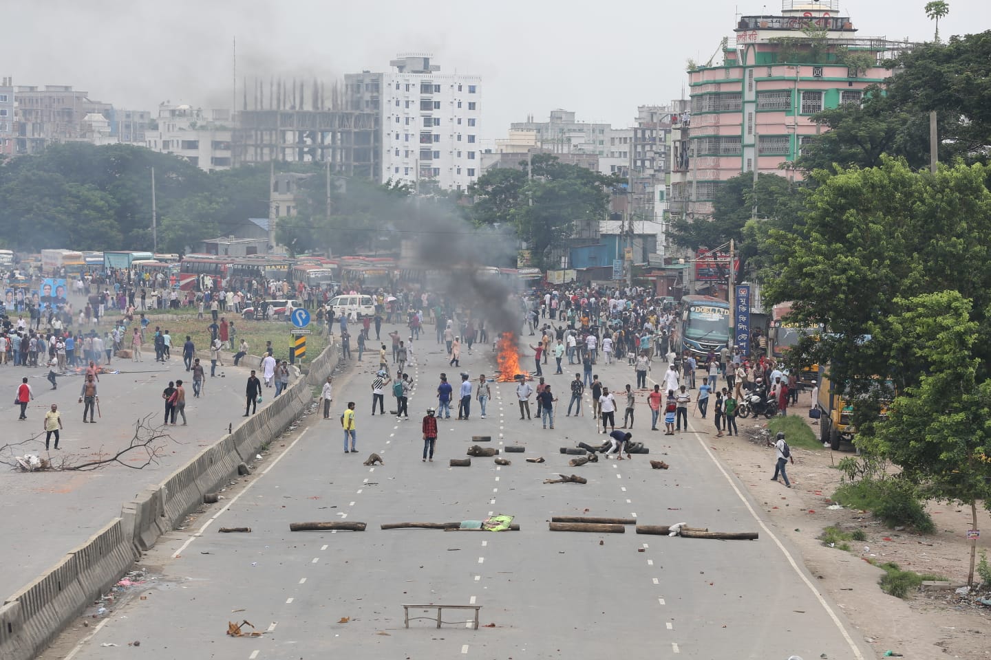 রাজধানীতে একাধিক স্থানে পুলিশ-বিএনপি সংঘর্ষ