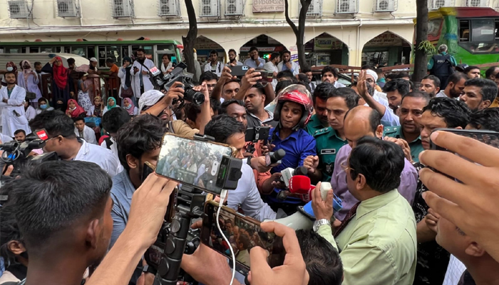 এবার শাহবাগ অবরোধ ইন্টার্ন চিকিৎসকদের