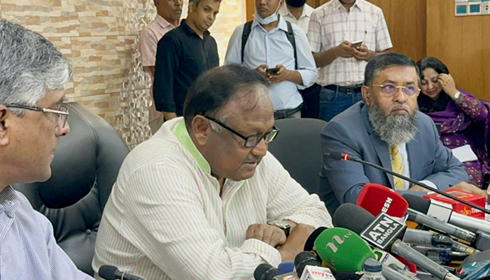 কাঁচা মরিচের চড়া দামের দায় আমাদের ঘাড়েই আসে