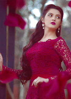 যে পুরস্কার পেলেন পরী মণি