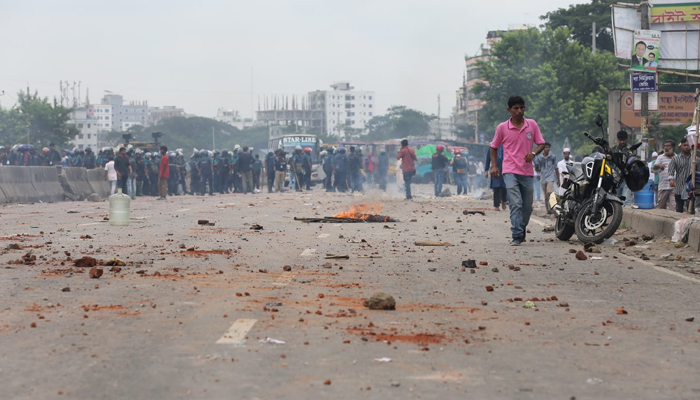 রাজধানীতে একাধিক স্থানে পুলিশ-বিএনপি সংঘর্ষ