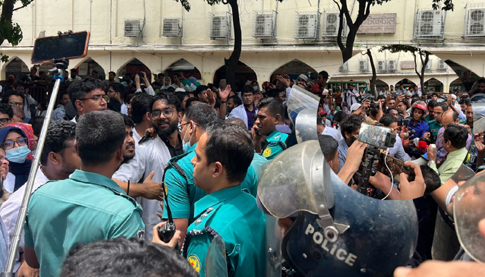 বর্ধিত ভাতা প্রত্যাখ্যান, আন্দোলনে ট্রেইনি চিকিৎসকরা
