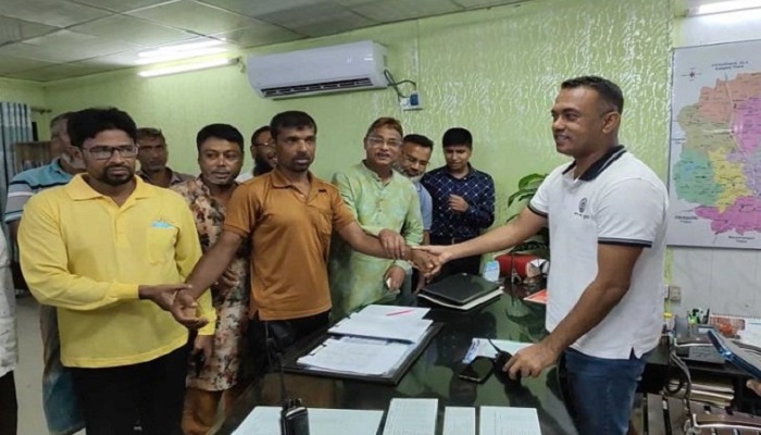 যশোরে সড়ক দুর্ঘটনায় বাসচালকের আত্মসমর্পণ