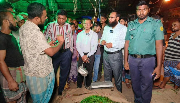 কাঁচা মরিচের মূল্য তদারকি, গভীর রাতে অভিযান