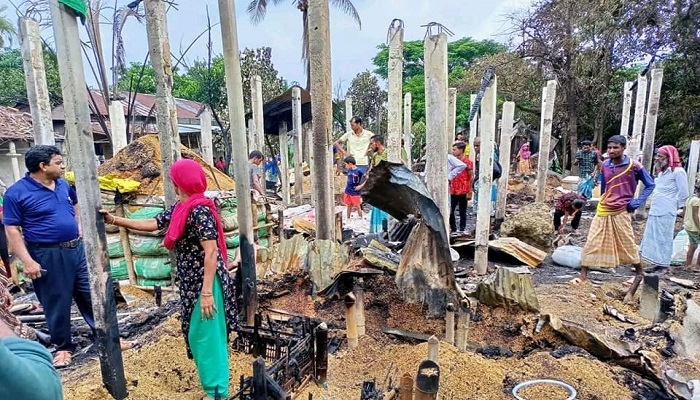 শান্তিগঞ্জে আগুনে পুড়ে ছাই ৭ বসতঘর, নিহত ১
