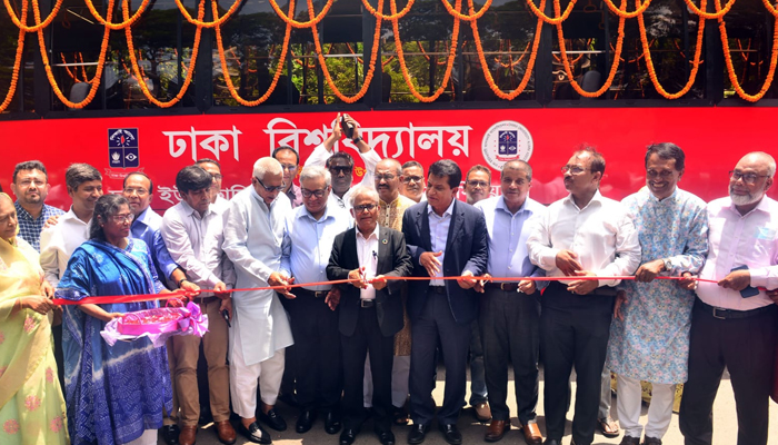 ঢাবিকে দুটি বাস উপহার দিল অ্যালামনাই অ্যাসোসিয়েশন
