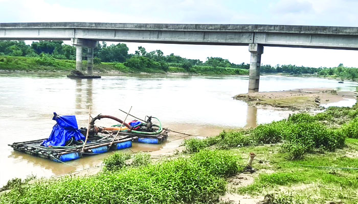 ঝুঁকিতে নবনির্মিত রাজাপুর পিসি গার্ডার সেতু