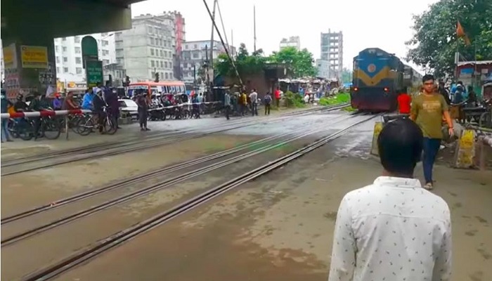 রাজধানীর মালিবাগে ট্রেনের ধাক্কায় নিহত ১