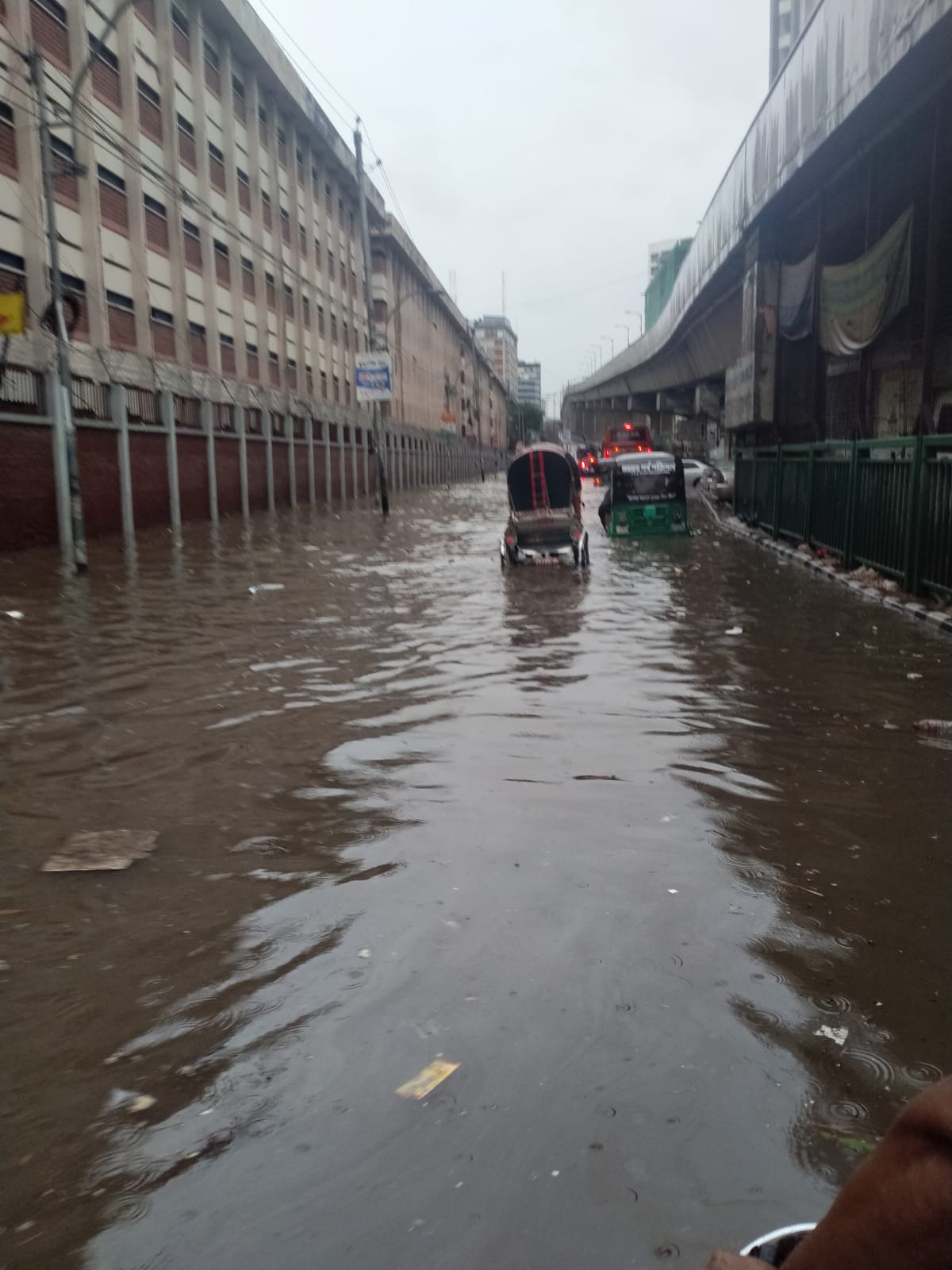 তলিয়ে গেছে রাজধানীর অনেক এলাকা