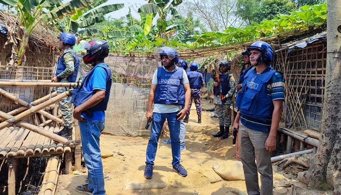 রোহিঙ্গা ক্যাম্পে দুই পক্ষের গোলাগুলিতে নিহত ৫