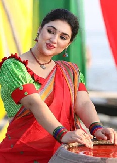 অপুর ‘লাল শাড়ি’ দেখতে কলকাতায় ভিড়