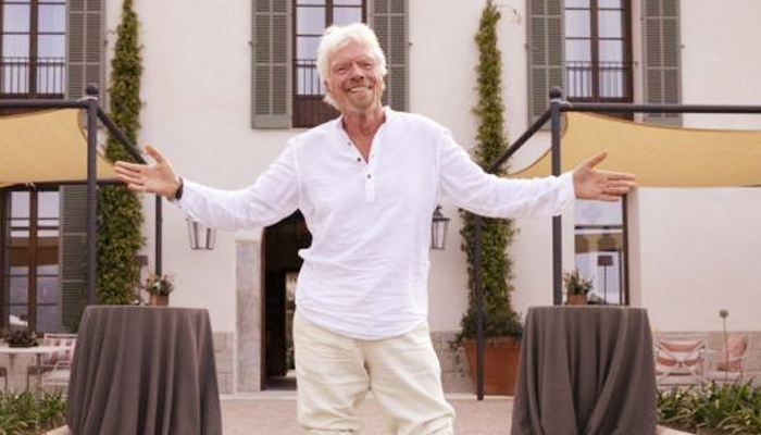 চাঁদে হোটেল খুলতে চান ধনকুবের ব্র্যানসন