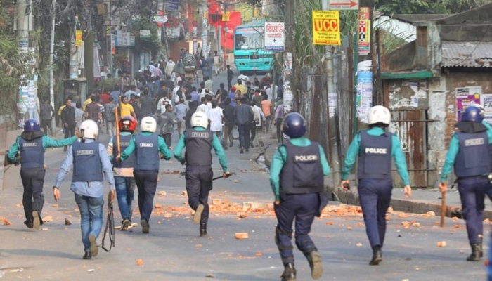পিছু হটলো হতচকিত বিএনপি