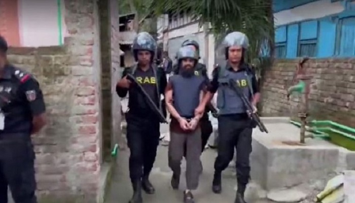 মুন্সিগঞ্জ থেকে ‘হিন্দাল শারক্বীয়ার’ আমিরসহ গ্রেপ্তার ৩