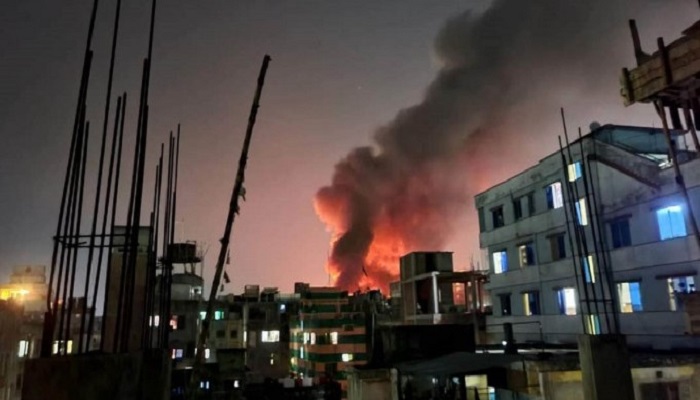 খুলনায় পলিব্যাগের কারখানার আগুন নিয়ন্ত্রণে