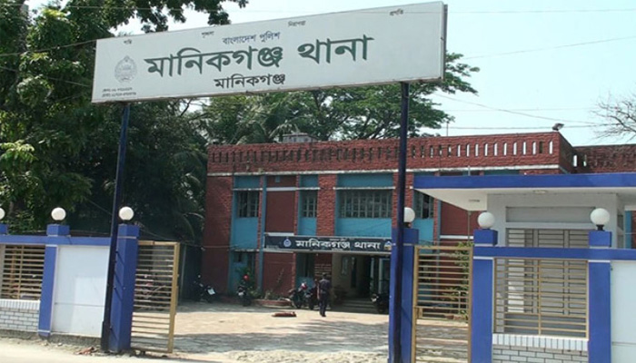 মানিকগঞ্জে শিক্ষকের পিটুনিতে শিক্ষার্থী শয্যাশায়ী