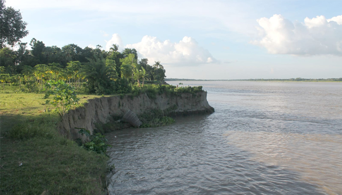 মাগুরায় নদী ভাঙন আতঙ্কে বিশ গ্রামের মানুষ