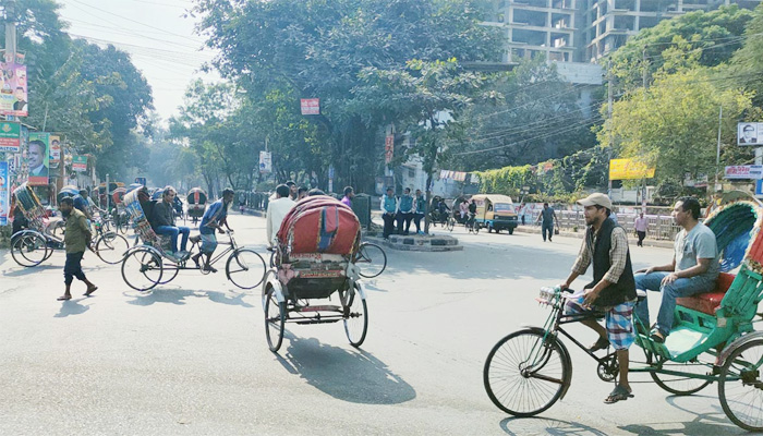 ফাঁকা রাজধানীতে রিকশা-অটোর দাপট