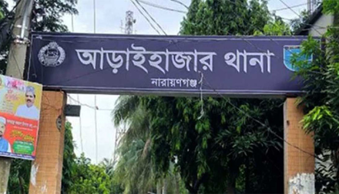 পাগলা মহিষের তাণ্ডব : থামাতে পুলিশের লক্ষ্যভ্রষ্ট গুলিতে যুবক বিদ্ধ