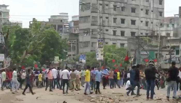 রাজধানীতে একাধিক স্থানে পুলিশ-বিএনপি সংঘর্ষ