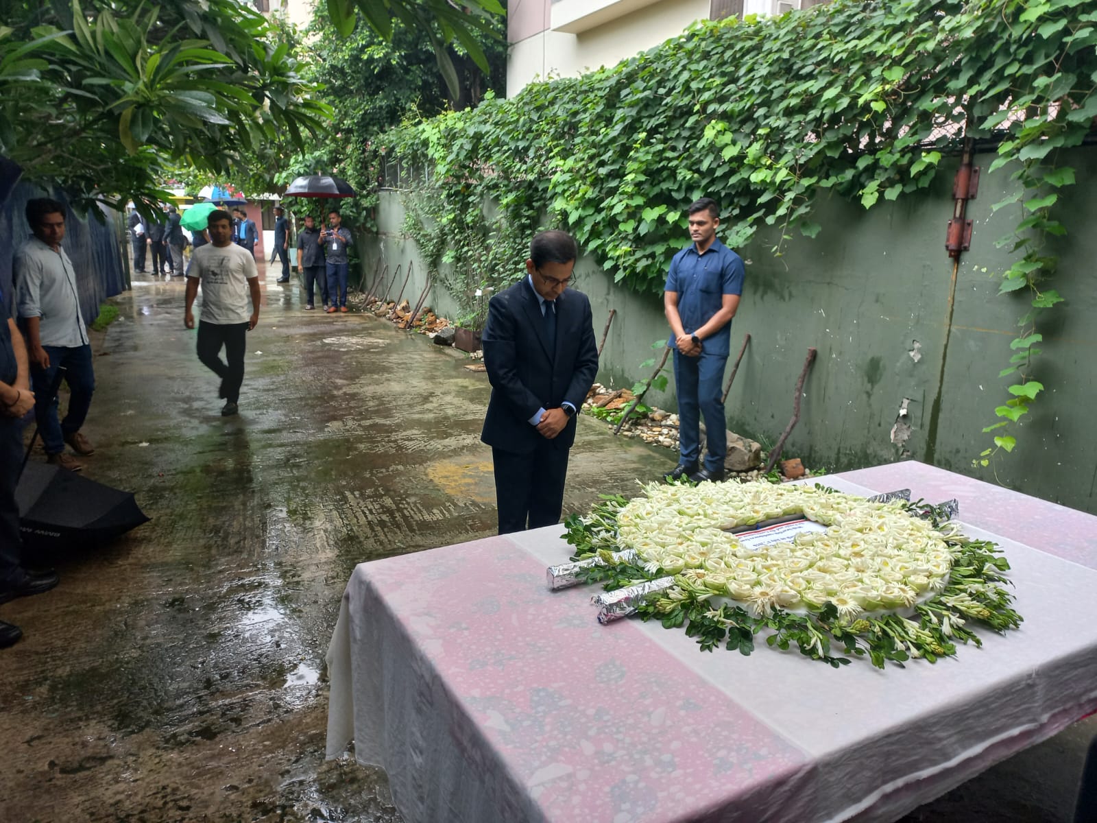 হলি আর্টিজানে নিহতদের প্রতি বিভিন্ন দূতাবাসের শ্রদ্ধা