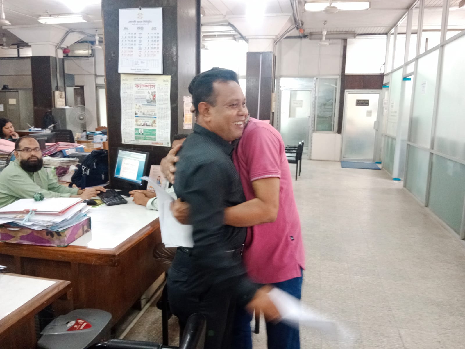 অফিস খুললেও কাটেনি ছুটির আমেজ
