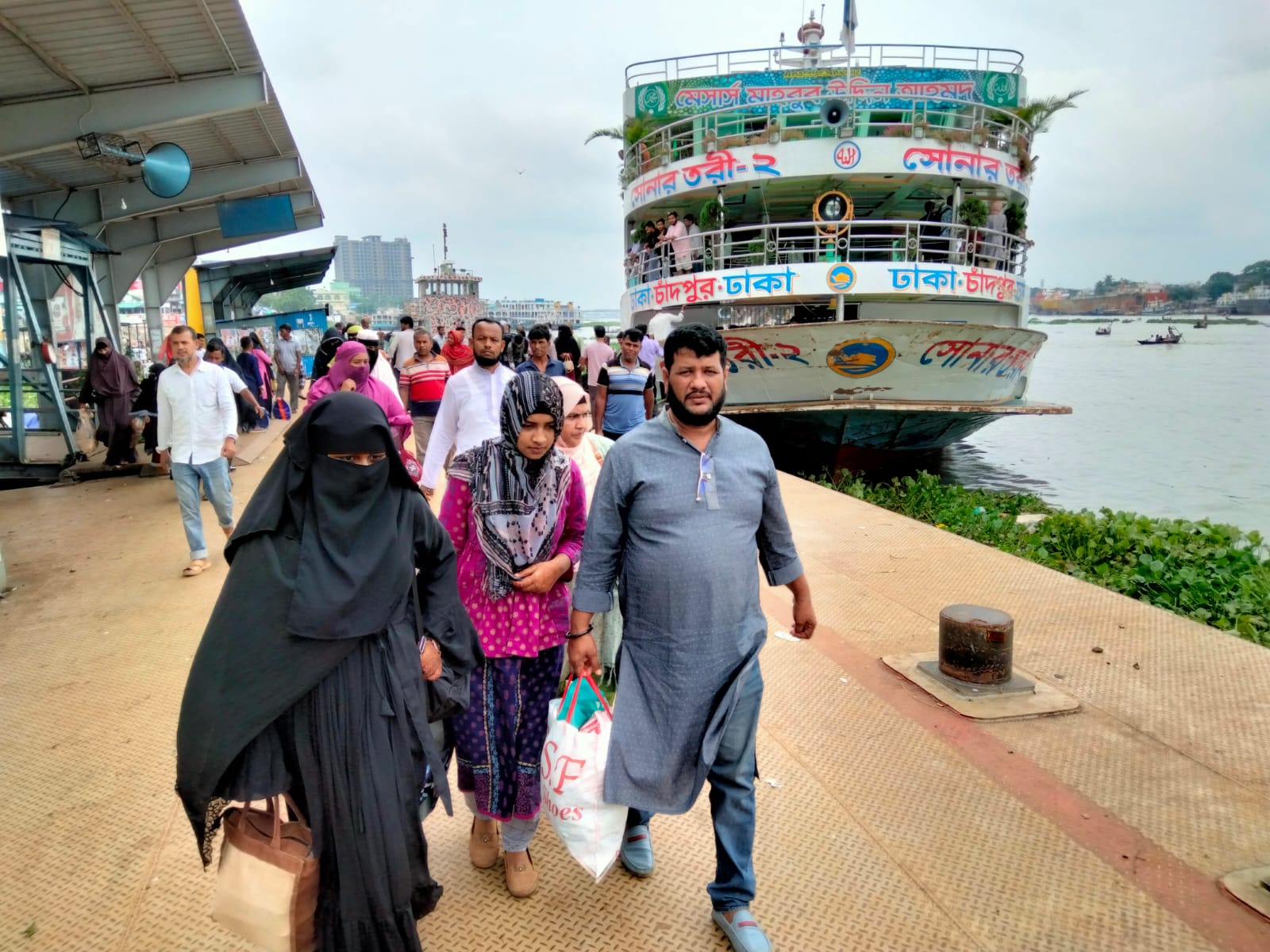 ঈদ শেষে ভোগান্তি ছাড়াই ঢাকায় ফিরছে মানুষ