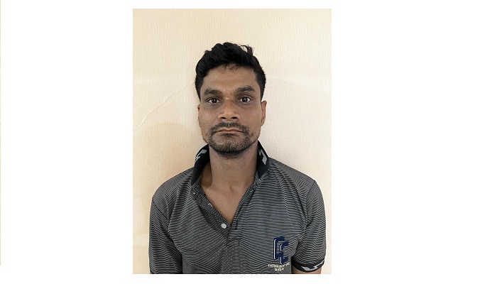 বাসের হেলপারের আড়ালে ইয়াবা বিক্রি করতেন রনি
