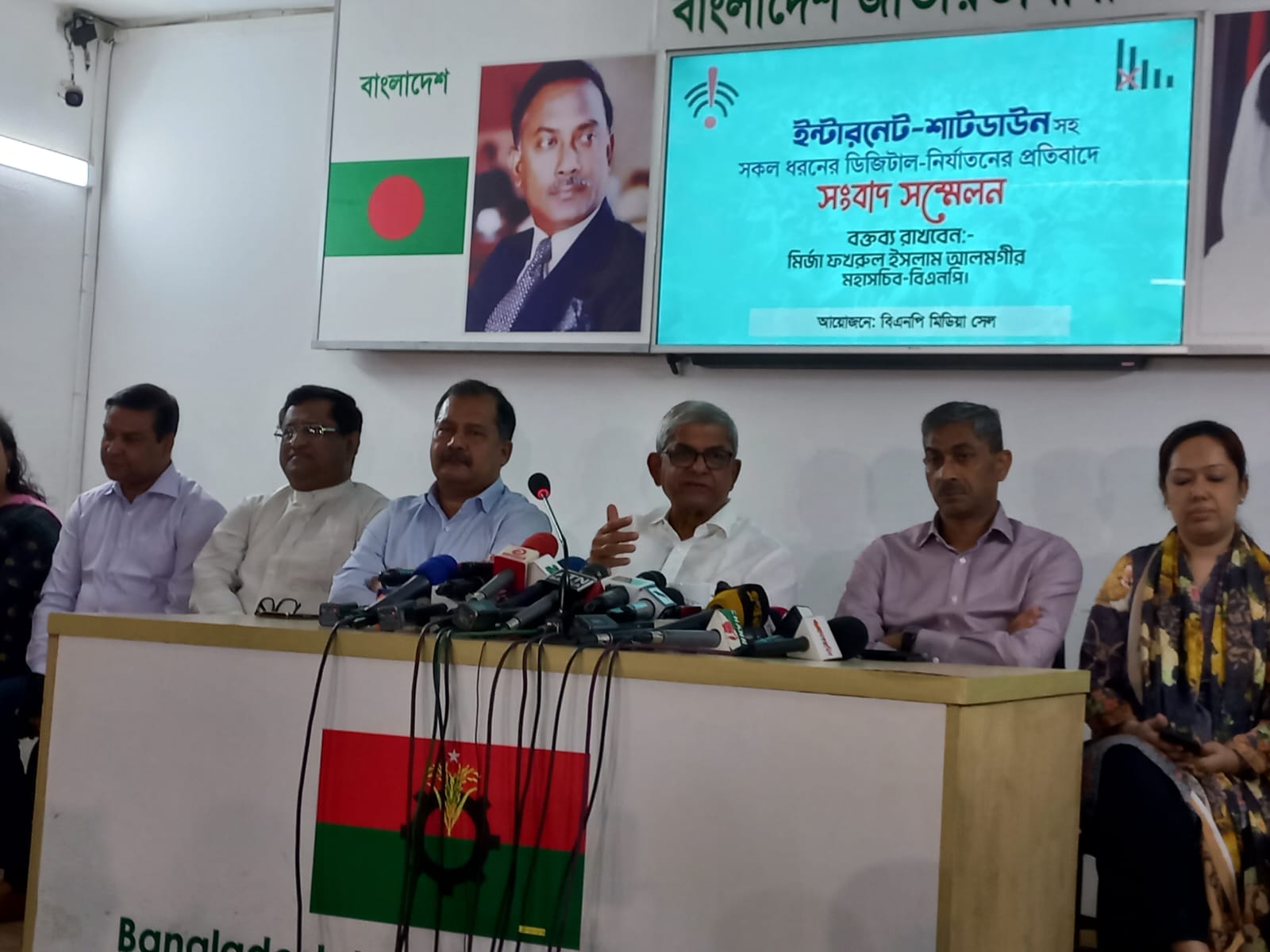 ডিজিটাল শাটডাউনের মাধ্যমে মানুষের অধিকার হরণ করা হচ্ছে