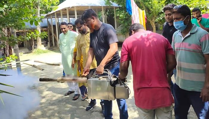 আলফাডাঙ্গা পৌর মেয়রের নেতৃত্বে মশক নিধন অভিযান