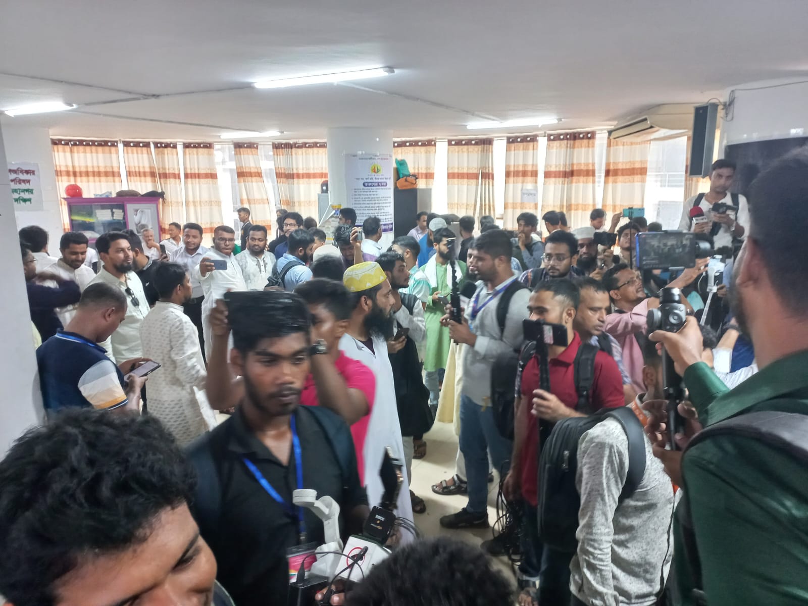 নুরপন্থীদের কাউন্সিল শুরু, চলছে ভোট