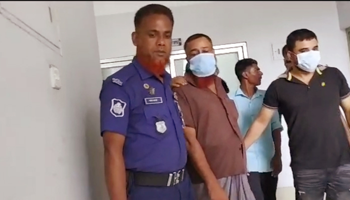 জুয়ার আসর থেকে পৌর কাউন্সিলর সহ আটক ১৩