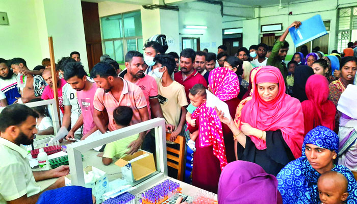 রোগীর চাপে চিকিৎসায় সংকট, প্রতিদিনই বাড়ছে ডেঙ্গু আক্রান্তের সংখ্যা