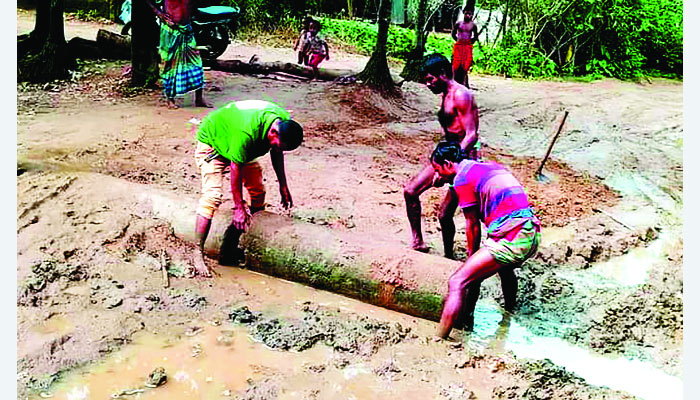 কমছে পানি, বাড়ছে জনদুর্ভোগ