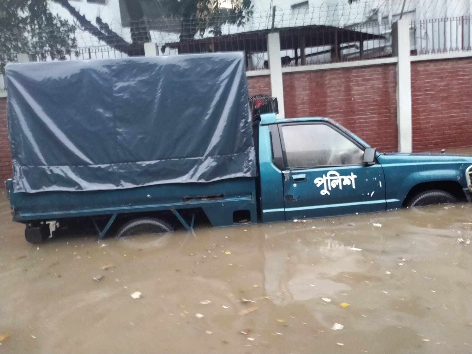 তলিয়ে গেছে রাজধানীর অনেক এলাকা