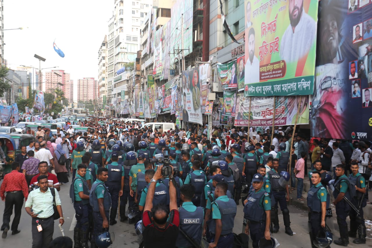 নয়াপল্টনে পুলিশের উপস্থিতি