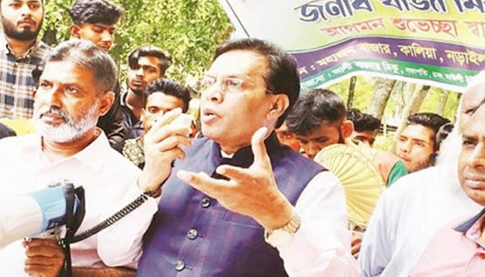 নির্বাচনী প্রচারণায় সচিব খাজা মিয়া, আইনি নোটিশ