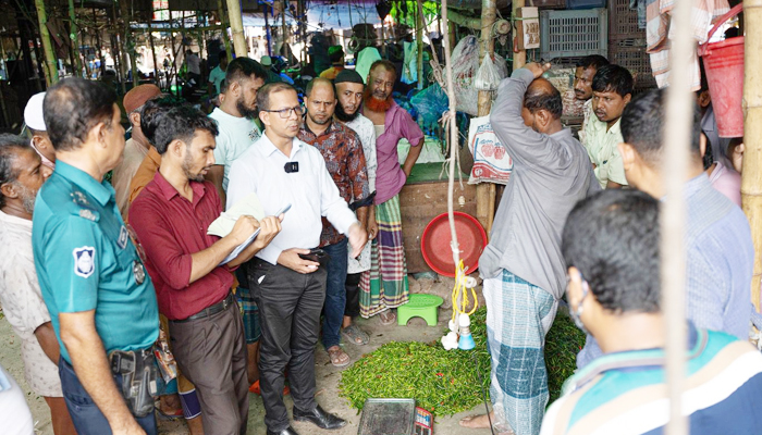ঢাকা সহ সারাদেশে কাঁচা মরিচের মূল্য তদারকিতে অভিযান