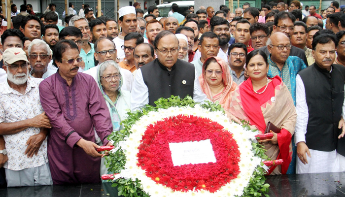 বঙ্গবন্ধুর প্রতিকৃতিতে রাসিক মেয়র লিটনের শ্রদ্ধা