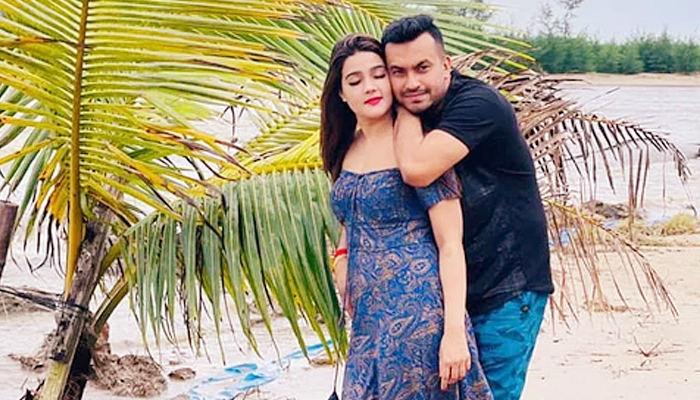 দ্বিতীয় সন্তানের মা হওয়ার ইঙ্গিত মাহির