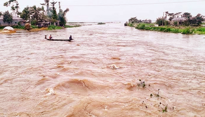 বাড়ছে নদ-নদীর পানি, বন্যার শঙ্কা