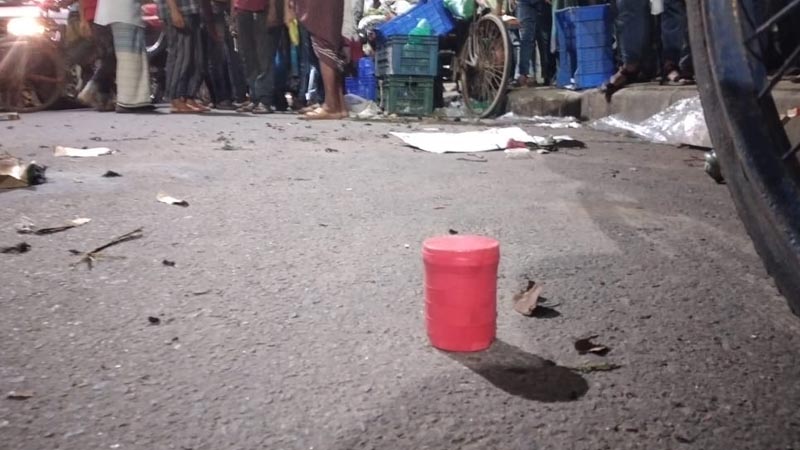 মগবাজার মোড়ে ককটেল বিস্ফোরণে আহত ১