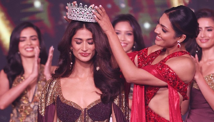 ভারতে ‘মিস ইউনিভার্স’ মুকুট জিতলেন শ্বেতা