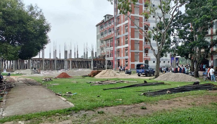 ঠিকাদারের দখলে মদন সরকারি কলেজের স্নাতক ভবন