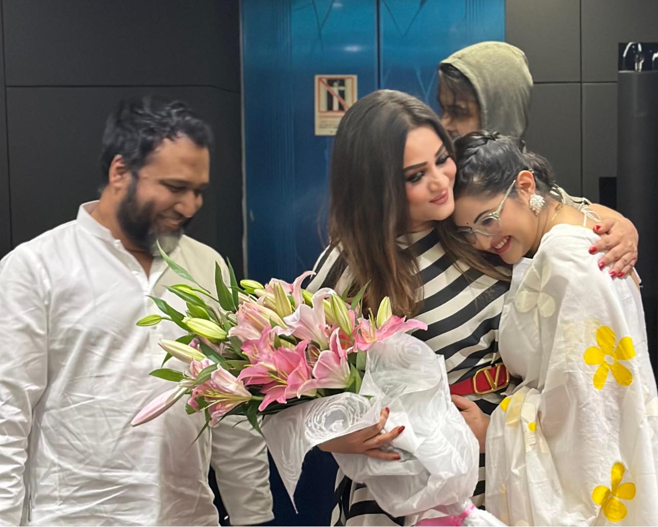 অভিমান ভুলে ফের একত্রিত রাজ-পরীমণি