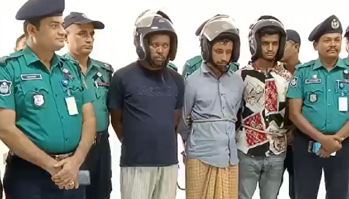 বাবুগঞ্জে ডাকাতির মালামালসহ গ্রেপ্তার ৩