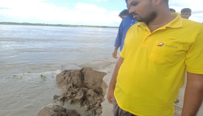 আলফাডাঙ্গায় নদী ভাঙন আতঙ্কে ৩০০ পরিবার